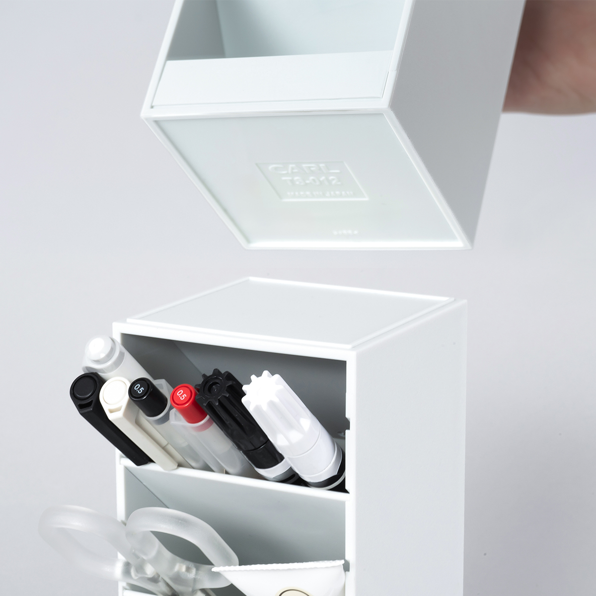 スタッキング機能付なので、縦に重ねて収納ができます。
