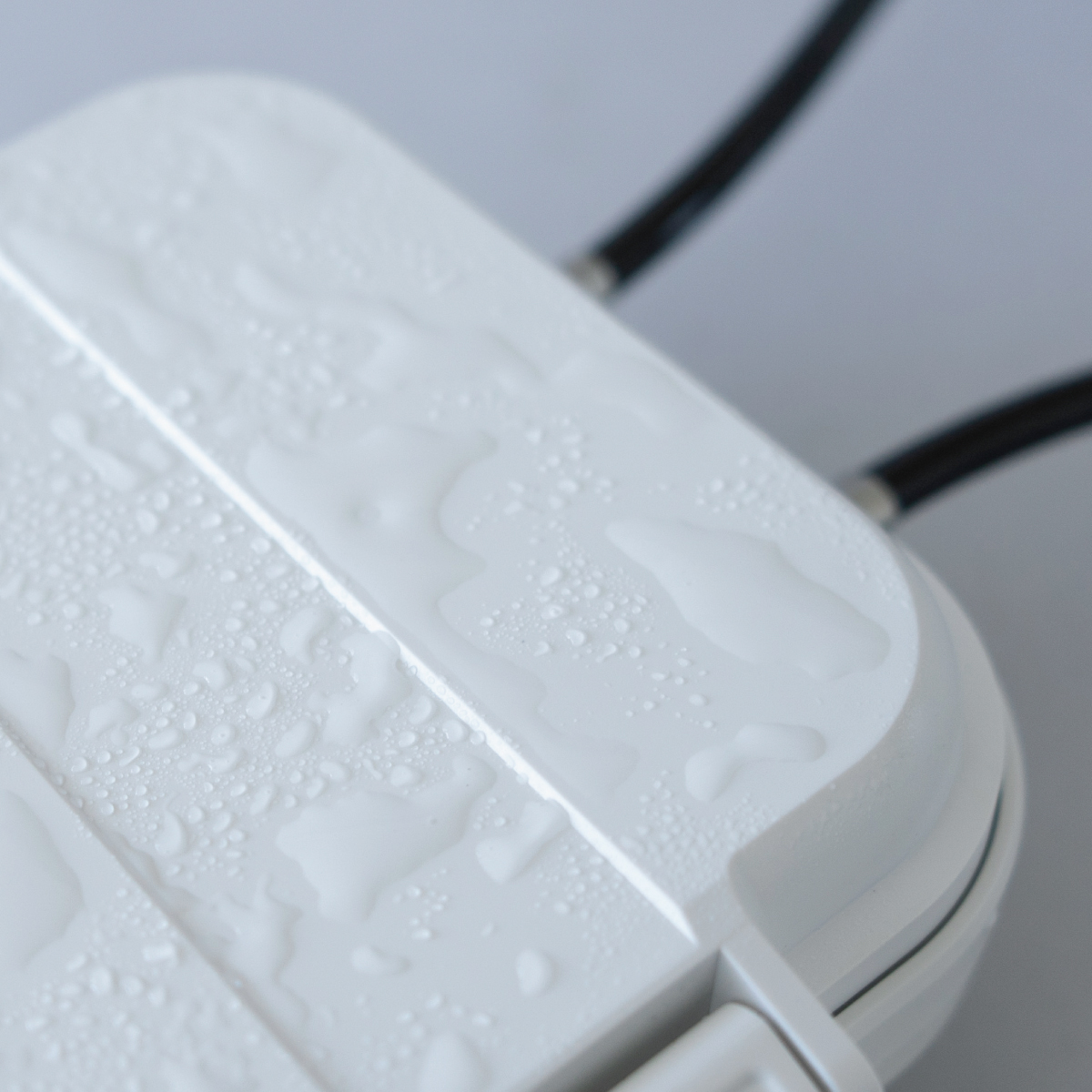 強い雨や水飛沫にも動じないIPX6相当の防水性能