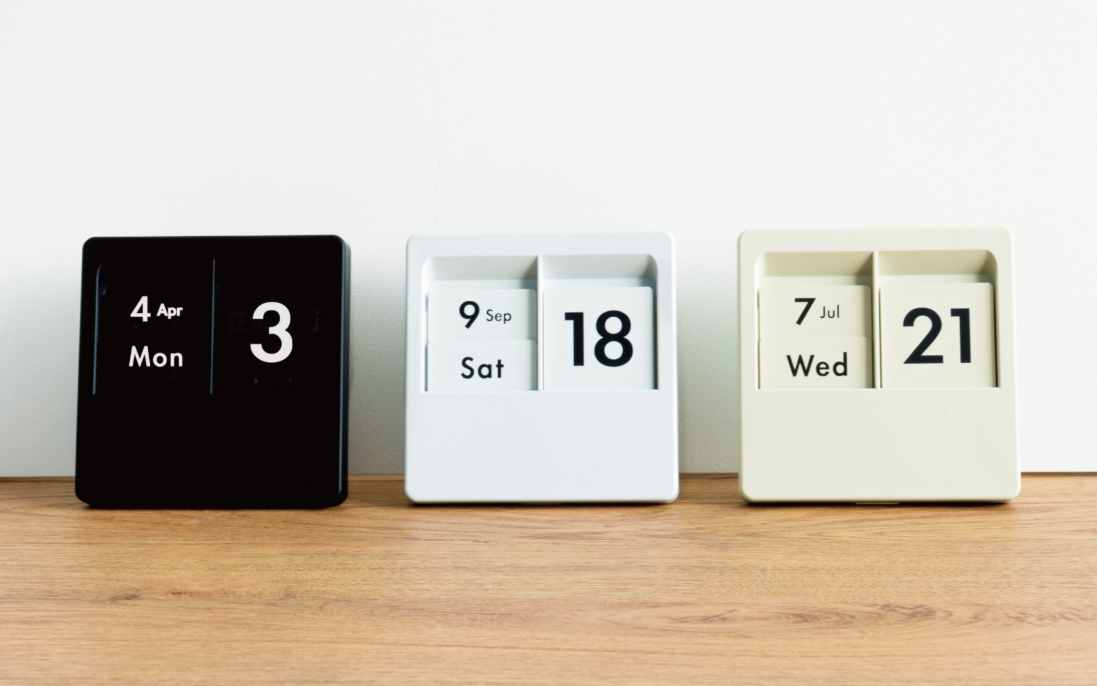 どんな空間にも馴染む3色展開