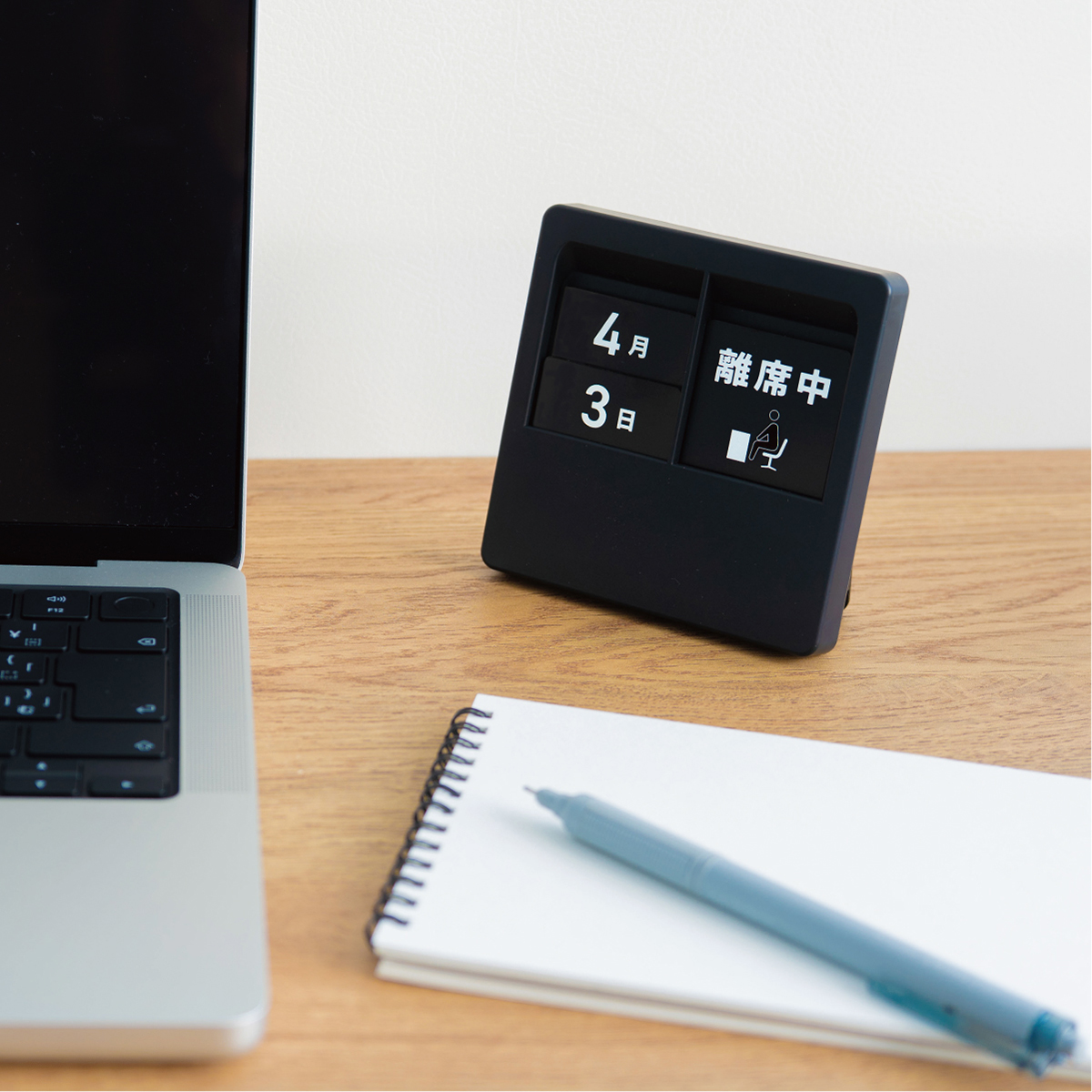 卓上で邪魔にならないコンパクトサイズ