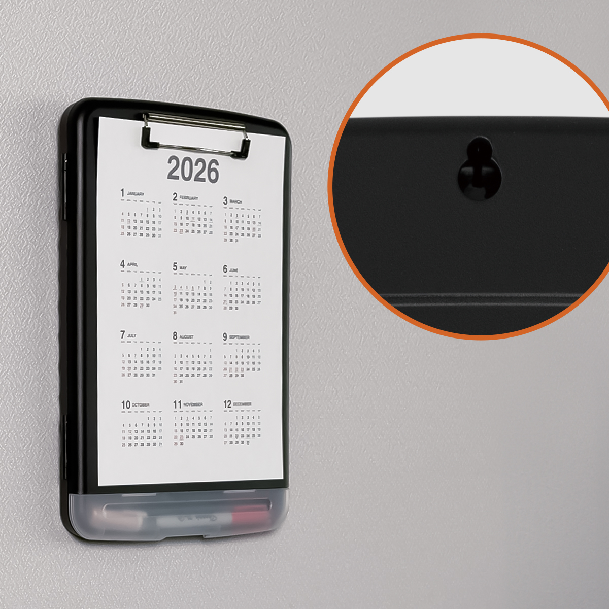 フック穴があるため、壁に掛けて保管もできます。