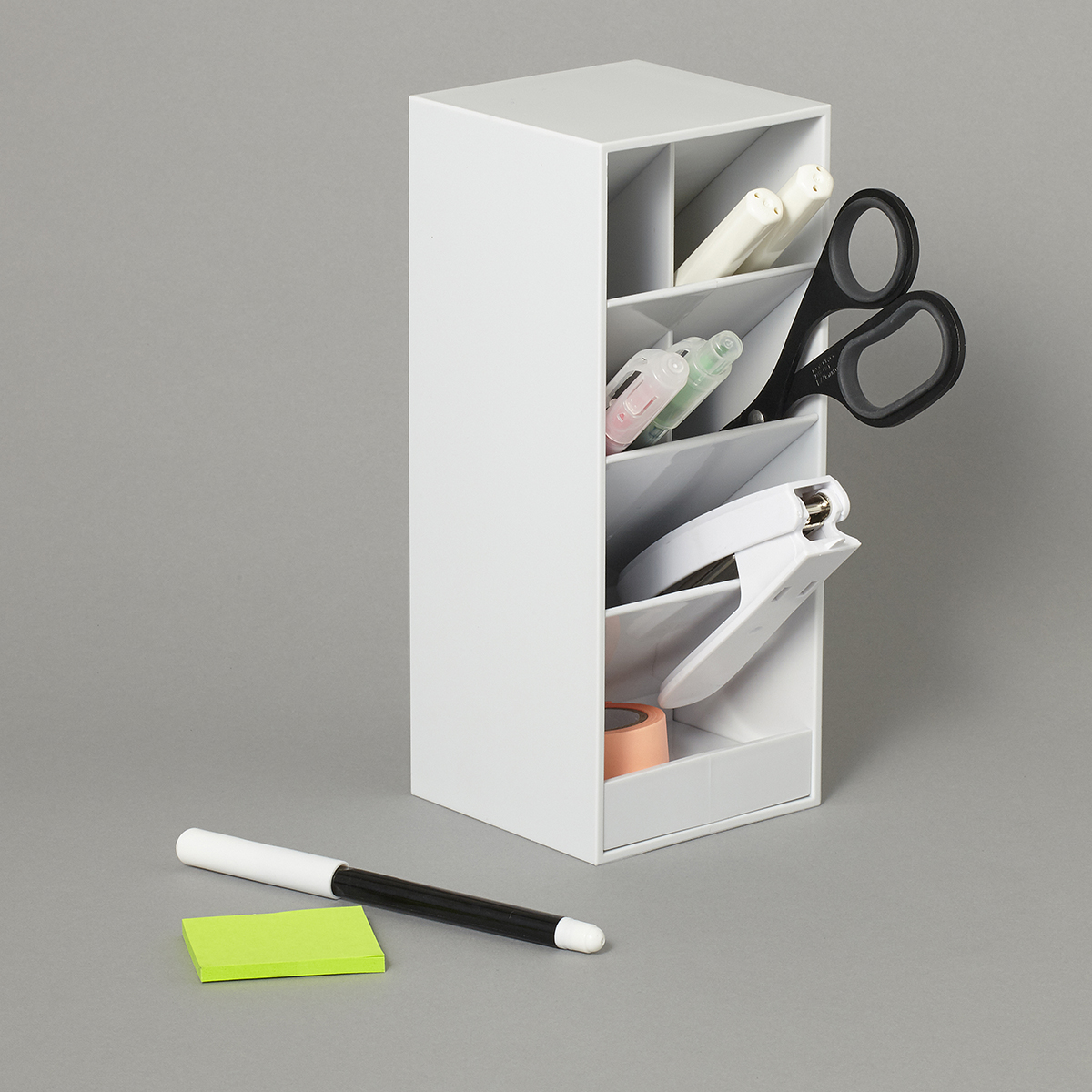 40度の傾斜が付いた仕切りで収納物が取り出しやすい設計