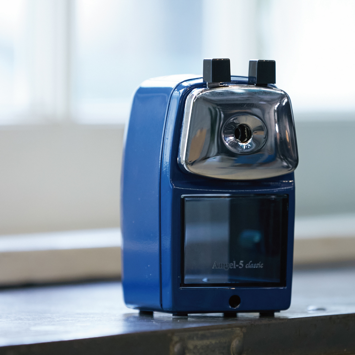 落下などの衝撃に強い金属製ボディ