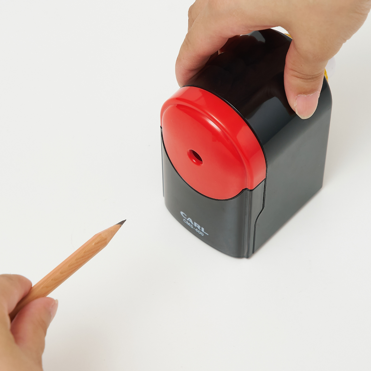 鉛筆を差し込んで回すだけのかんたん仕様